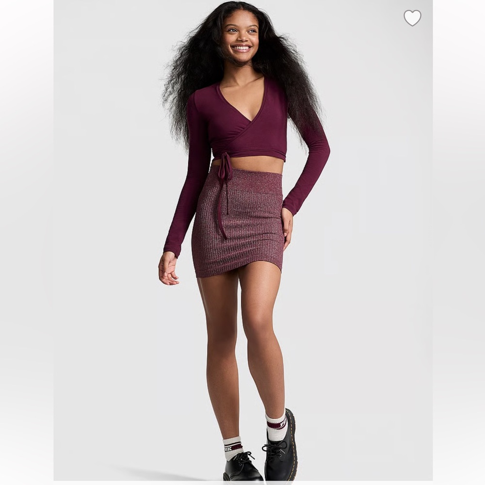 PINK by V S
SEAMLESS SHIMMER MINI SKIRT